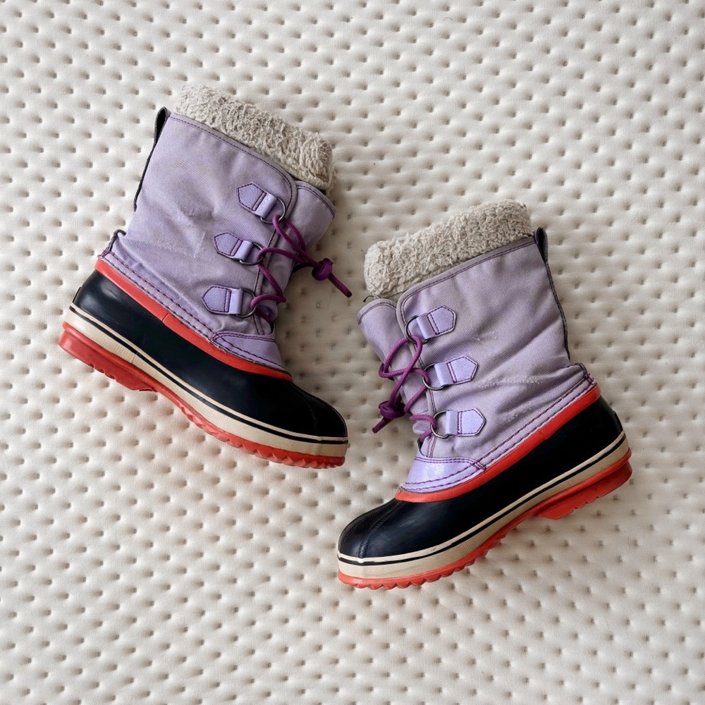 Vintage 90s Sorel waterproof winter snow boots pastel purple